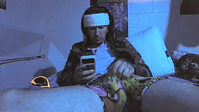 Snapshot of Baby_Smurk chatting on 03/12/26, 11:22 Baby Smurk online show from 03/12/26, 11:22