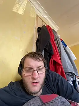 Snapshot of paulsurrey12 chatting on 07/16/26, 02:12 paulsurrey12 online show from 07/16/26, 02:12