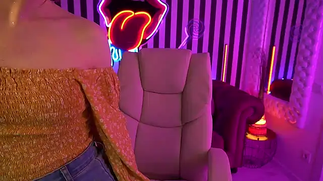 SofiaLuxuryy online show from 04/28/26, 09:31