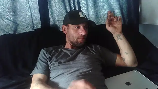 Snapshot of CharmedMoment62 chatting on 03/04/26, 05:41 CharmedMoment62 online show from 03/04/26, 05:41