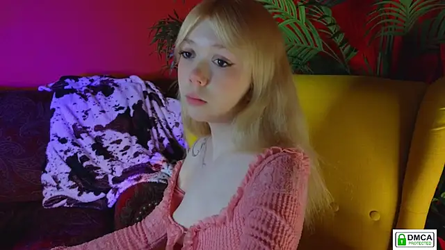 Snapshot of Rochelle_kitty chatting on 02/15/26, 03:31 Rochelle kitty online show from 02/15/26, 03:31