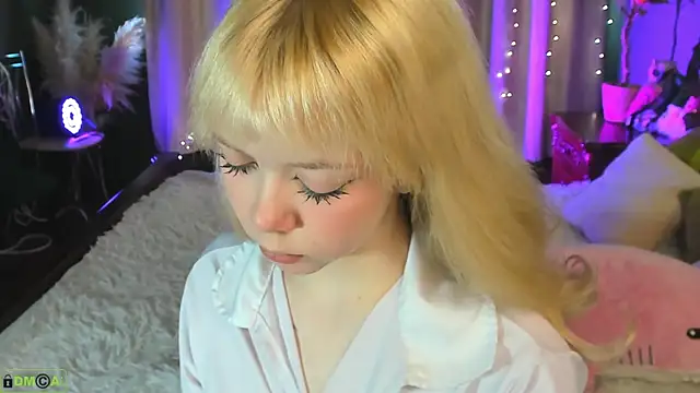 Snapshot of Rochelle_kitty chatting on 03/21/26, 01:26 Rochelle kitty online show from 03/21/26, 01:26