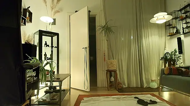 Snapshot of MiloXLive chatting on 03/13/26, 12:50 MiloXLive online show from 03/13/26, 12:50