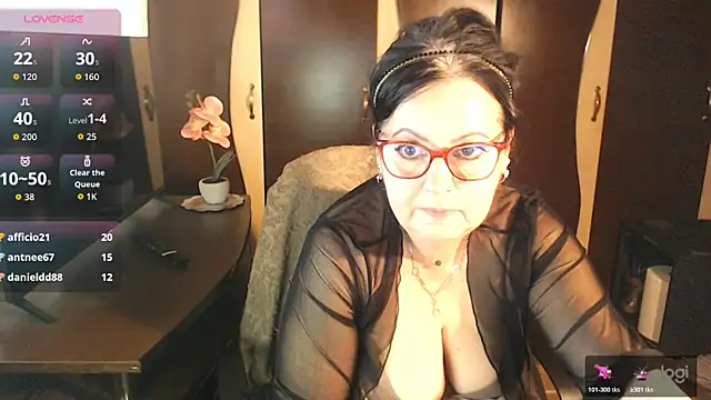 Snapshot of exiMIlf chatting on 05/11/26, 04:04 exiMIlf online show from 05/11/26, 04:04