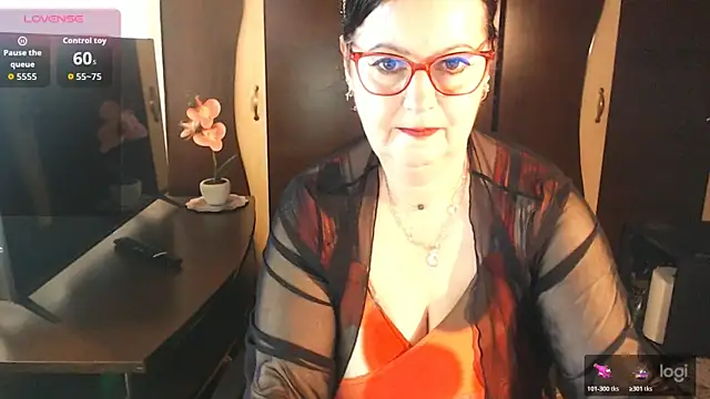 Snapshot of exiMIlf chatting on 05/13/26, 11:29 exiMIlf online show from 05/13/26, 11:29