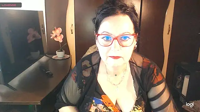 Snapshot of exiMIlf chatting on 05/22/26, 12:44 exiMIlf online show from 05/22/26, 12:44