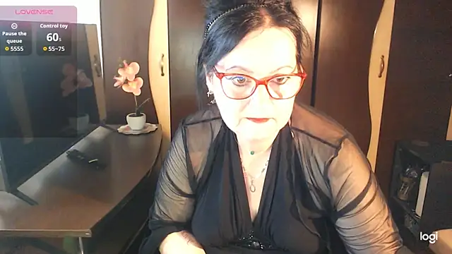 Snapshot of exiMIlf chatting on 05/26/26, 12:12 exiMIlf online show from 05/26/26, 12:12