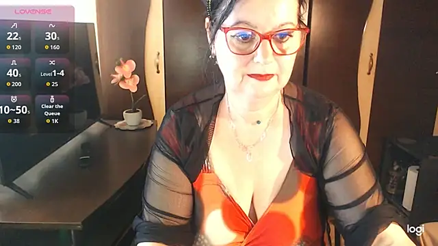 Snapshot of exiMIlf chatting on 05/31/26, 11:06 exiMIlf online show from 05/31/26, 11:06
