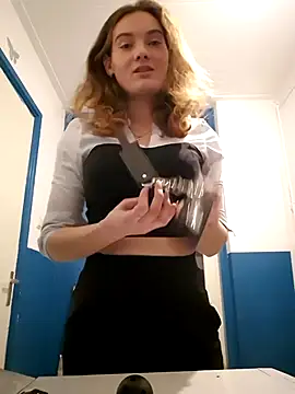 Snapshot of sweetsophie69 chatting on 03/05/26, 06:15 sweetsophie69 online show from 03/05/26, 06:15