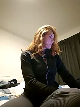 sweetsophie69 online show from 05/03/26, 07:53