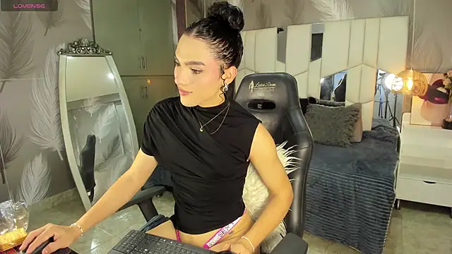 Snapshot of Veronica_hottie chatting on 04/16/26, 12:11 Veronica hottie online show from 04/16/26, 12:11