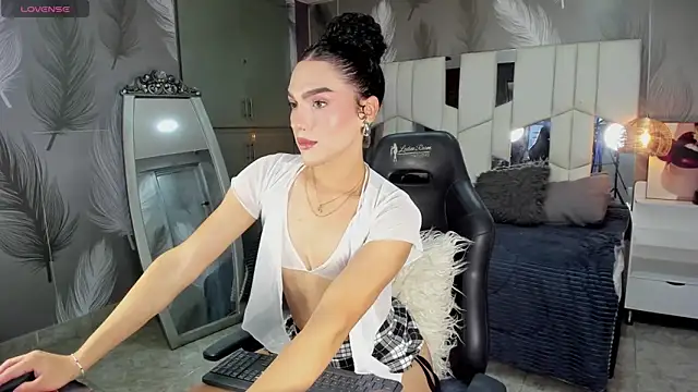 Snapshot of Veronica_hottie chatting on 04/28/26, 11:43 Veronica hottie online show from 04/28/26, 11:43