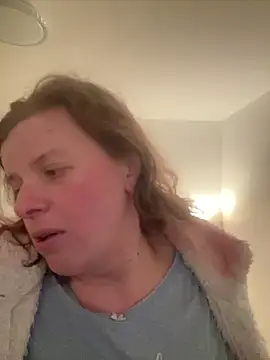 Snapshot of Laura-Loveyou chatting on 04/01/26, 06:05 Laura-Loveyou online show from 04/01/26, 06:05