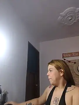 Snapshot of laila_d chatting on 04/10/26, 03:28 laila d online show from 04/10/26, 03:28