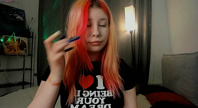 Snapshot of WarmAtEdges chatting on 03/08/26, 05:17 WarmAtEdges online show from 03/08/26, 05:17