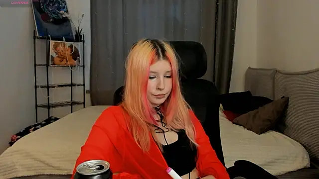 Snapshot of WarmAtEdges chatting on 03/17/26, 03:15 WarmAtEdges online show from 03/17/26, 03:15