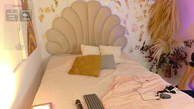 Snapshot of AURORA_BLOOM_CR chatting on 03/13/26, 11:39 AURORA BLOOM CR online show from 03/13/26, 11:39