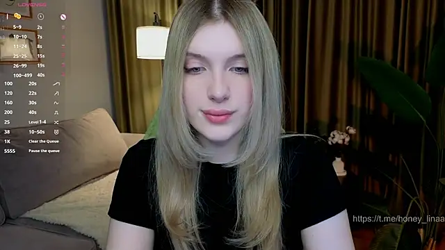 Snapshot of honey_kors chatting on 05/04/26, 04:47 honey kors online show from 05/04/26, 04:47