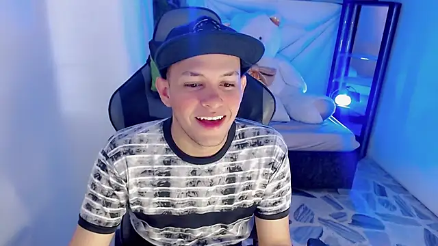 Top and bottom online show from 05/01/26, 07:40