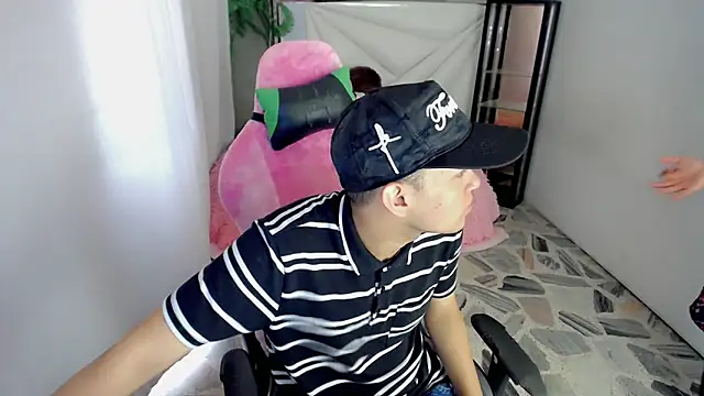 Top and bottom online show from 05/11/26, 05:43