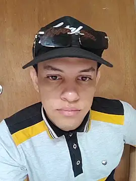 Top and bottom online show from 06/02/26, 10:01