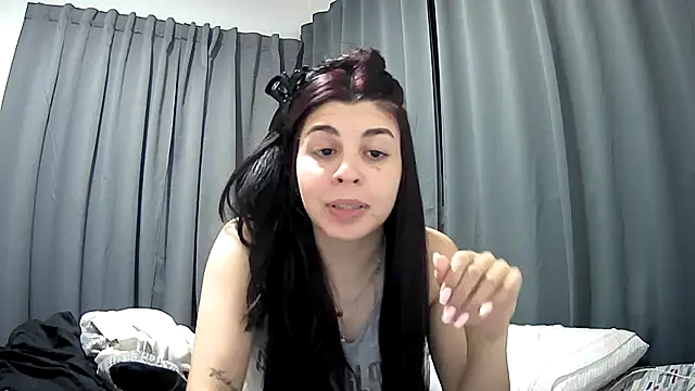 Snapshot of violetazein7 chatting on 03/24/26, 12:26 violetazein7 online show from 03/24/26, 12:26