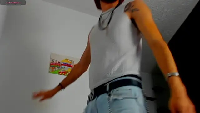 Snapshot of LovexJuxn8 chatting on 02/11/26, 04:01 LovexJuxn8 online show from 02/11/26, 04:01