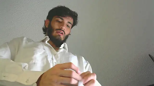 Snapshot of LovexJuxn8 chatting on 02/15/26, 06:59 LovexJuxn8 online show from 02/15/26, 06:59