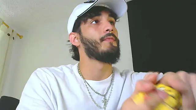 Snapshot of LovexJuxn8 chatting on 02/18/26, 07:32 LovexJuxn8 online show from 02/18/26, 07:32