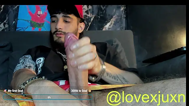 Snapshot of LovexJuxn8 chatting on 03/11/26, 08:04 LovexJuxn8 online show from 03/11/26, 08:04