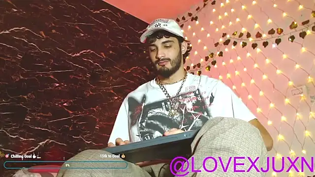 Snapshot of LovexJuxn8 chatting on 05/05/26, 01:24 LovexJuxn8 online show from 05/05/26, 01:24
