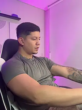 Snapshot of _robertobaggioo chatting on 03/09/26, 12:53 robertobaggioo online show from 03/09/26, 12:53