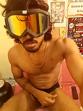 Snapshot of Yk_physique chatting on 04/17/26, 04:10 Yk physique online show from 04/17/26, 04:10