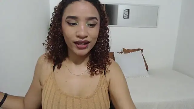 Snapshot of Alice_Grinnerk chatting on 02/20/26, 02:06 Alice Grinnerk online show from 02/20/26, 02:06