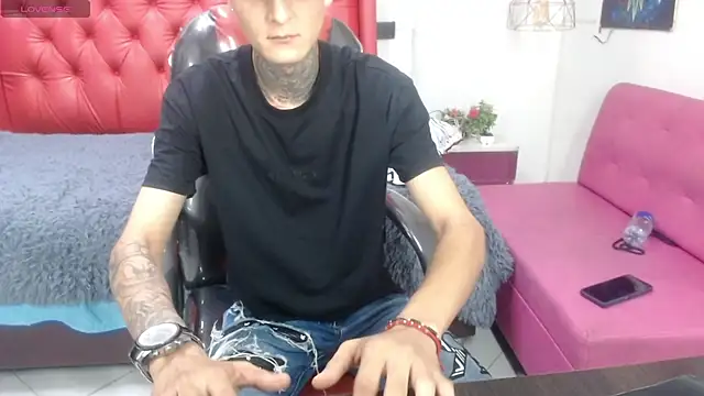 Snapshot of benjamin_anthony chatting on 04/24/26, 03:42 benjamin anthony online show from 04/24/26, 03:42