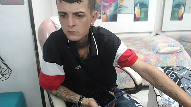 Snapshot of benjamin_anthony chatting on 04/28/26, 03:11 benjamin anthony online show from 04/28/26, 03:11