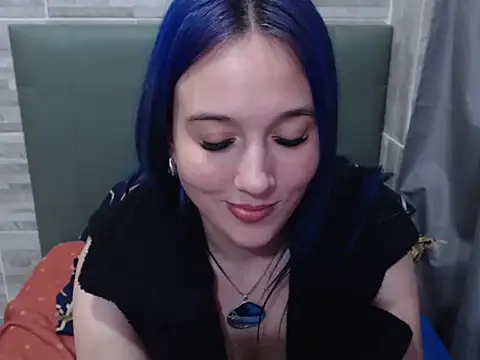 Snapshot of AZULFOX69 chatting on 04/30/26, 10:47 AZULFOX69 online show from 04/30/26, 10:47