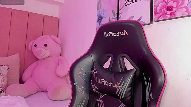 Snapshot of ween_sheng_ chatting on 03/25/26, 12:11 ween sheng online show from 03/25/26, 12:11