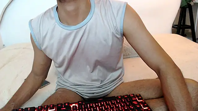 Snapshot of johanoro333 chatting on 02/21/26, 02:23 johanoro333 online show from 02/21/26, 02:23