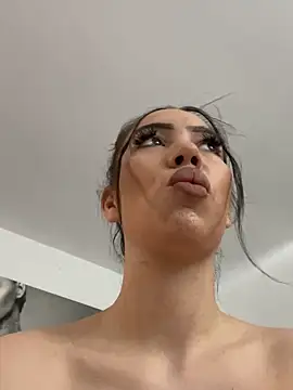 I amSis online show from 04/10/26, 11:04