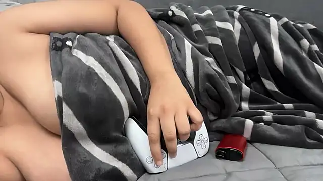 Snapshot of hugeindiantitties chatting on 03/05/26, 07:32 hugeindiantitties online show from 03/05/26, 07:32