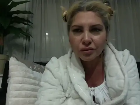 mistycbeauty online show from 04/27/26, 03:37