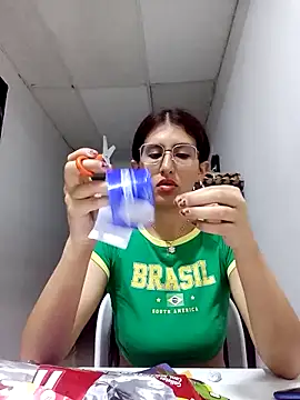 Snapshot of Esperanza__hot chatting on 02/16/26, 02:51 Esperanza hot online show from 02/16/26, 02:51