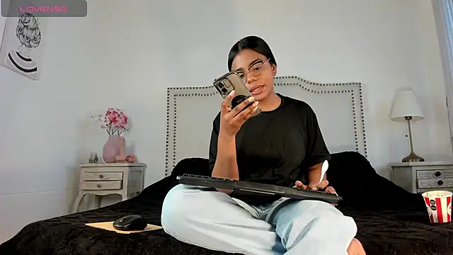madii lenon online show from 06/23/26, 08:40