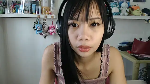 Snapshot of GloryKulikowski chatting on 03/07/26, 02:19 GloryKulikowski online show from 03/07/26, 02:19