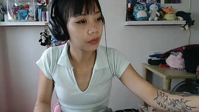 Snapshot of GloryKulikowski chatting on 03/10/26, 02:27 GloryKulikowski online show from 03/10/26, 02:27