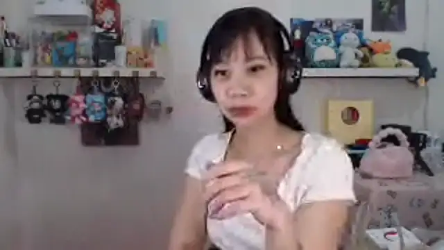 Snapshot of GloryKulikowski chatting on 03/16/26, 02:17 GloryKulikowski online show from 03/16/26, 02:17