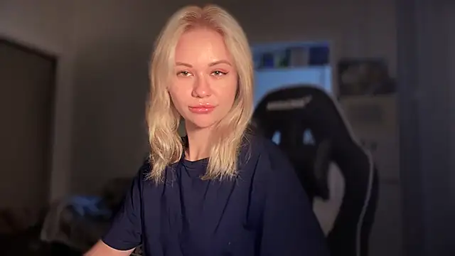 Snapshot of Leylia_Lily chatting on 03/10/26, 10:42 Leylia Lily online show from 03/10/26, 10:42