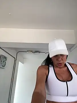 caritoo21 online show from 06/05/26, 06:57
