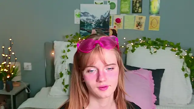 ElfieWhite online show from 06/14/26, 07:27